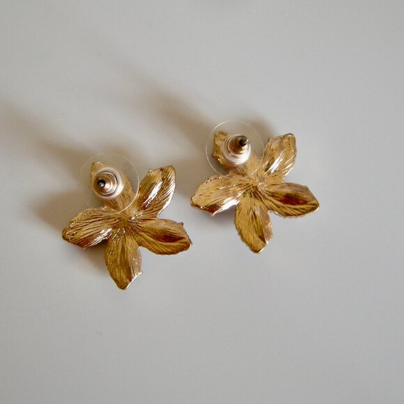 Rhinestone & Purple Cystal Flowers Pierced Post Earrings - Gold Tone - Picture 6 of 6